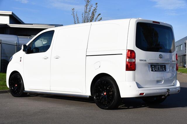Toyota PROACE 2.0 D-4D GR Sport Edition 360 Camera, Cruise, Carplay, Head-up, 177pk, 2 x Schuifdeur, Trekhaak, Stoelverwarming, Automaat, Uniek!