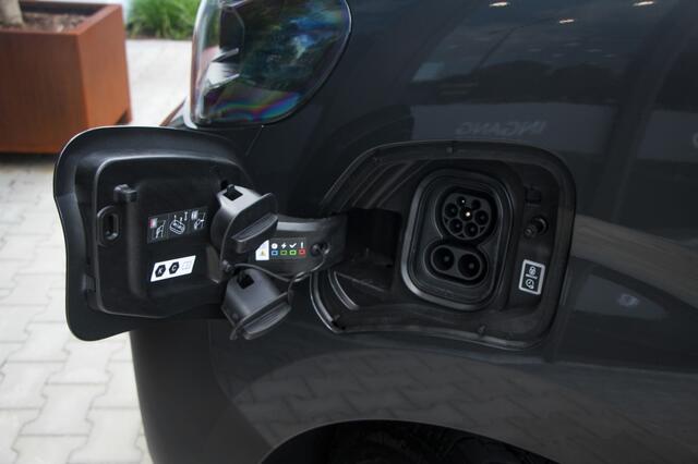 Toyota PROACE Electric Worker 75kWh Challenger | Metallic lak