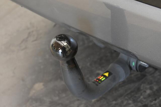 Toyota RAV4 2.5 Hybrid AWD Bi-Tone Innovation Panodak Trekhaak Camera