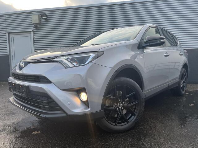 Toyota RAV4 2.5 Hybrid AWD Black edition Navigatie, 18" LMV, Privacy glass, Smart Key, Adaptieve cruise control, Elek. Achterklep, Achteruitrijcamera, Parkeersensoren voor + Achter