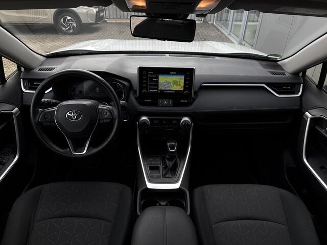 Toyota RAV4 2.5 Hybrid Dynamic **NAVIGATIE/ TREKHAAK/ 360 CAMERA/ DODEHOEK DETECTIE/ 36 MAANDEN GARANTIE**