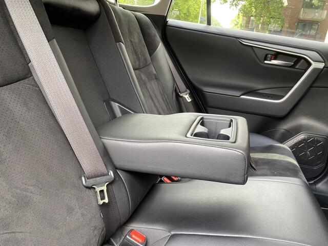 Toyota RAV4 2.5 Hybrid First Edition Navi/Achteruitr. camera*/Clima/Leder bekl./Keyless/Cruise Contr./Led verl./Elektr. achterkl./lDode hoek det./Park.sens. V+A//Multifunct. Stuur