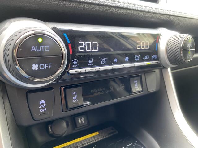 Toyota RAV4 2.5 Hybrid First Edition Navi/Achteruitr. camera*/Clima/Leder bekl./Keyless/Cruise Contr./Led verl./Elektr. achterkl./lDode hoek det./Park.sens. V+A//Multifunct. Stuur