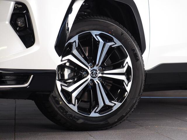 Toyota RAV4 2.5 Plug-in Hybrid AWD Bi-Tone Plus | 360° Camera | Dodehoekdetectie | Noodremassistent | JBL | Adaptive Cruise Control | Actieve parkeersensoren | Lane Assist | Achteropkomend verkeer waarschuwing | Inc. 220v Laadka