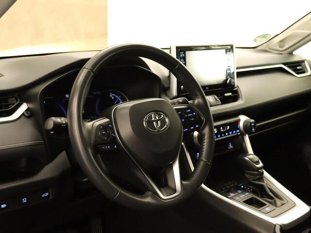 Toyota RAV4 2.5 Hybrid Style - ORIGINEEL NEDERLANDSE AUTO - ELEKTRISCHE ACHTERKLEP - JBL GELUIDSINSTALLATIE - PARKEERSENSOREN VOOR EN ACHTER - DODEHOEK DETECTIE - LEDEREN BEKLEDING - 360 GRADEN CAMERA - NAVIGATIE - APPLE CARPLAY/ANDROID AUTO - STOEL VERWARMING