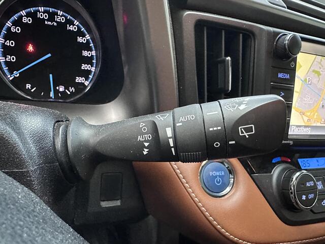 Toyota RAV4 2.5 Hybrid AWD Energy Plus met speciaal Leder interieur! NL Auto, all season banden , 1650 kg trekgewicht