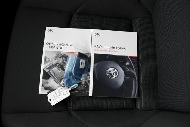 Toyota RAV4 2.5 Plug-in Hybrid AWD Dynamic | Nieuw uit voorraad leverbaar! | 10 jaar Garantie! |
