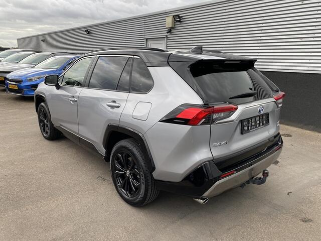 Toyota RAV4 2.5 Hybrid AWD Bi-tone Trekhaak, stoel- & stuurverwarming, keyless, achteruitrij camera, parkeersensoren v&a, navigatie Apple CarPlay/Android Auto