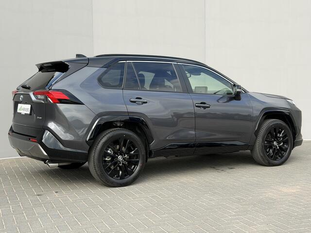 Toyota RAV4 2.5 Hybrid AWD Style Automaat / 1650kg Trekgewicht / BLIS / Apple Carplay Android Auto / Rondomzicht camera / Stuur,- Stoel en Voorruitverwarming / Elektrische achterklep / Navigatie / JBL Audio Systeem / cruise CC /