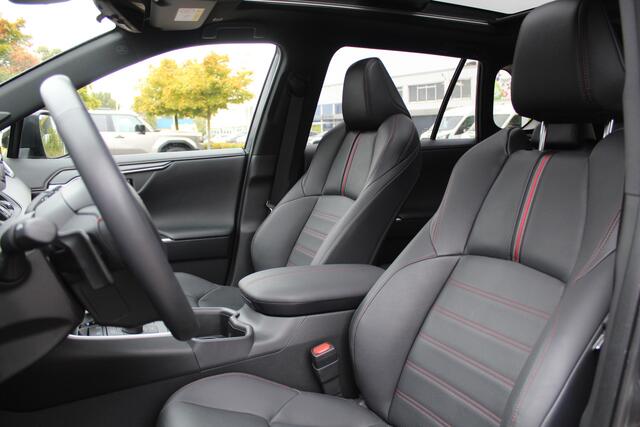 Toyota RAV4 2.5 Plug-in Hybrid AWD Bi-Tone Plus | Rijklaar | Panodak | Navi | JBL | HUD | Leder | Stoel- koeling/verwarming