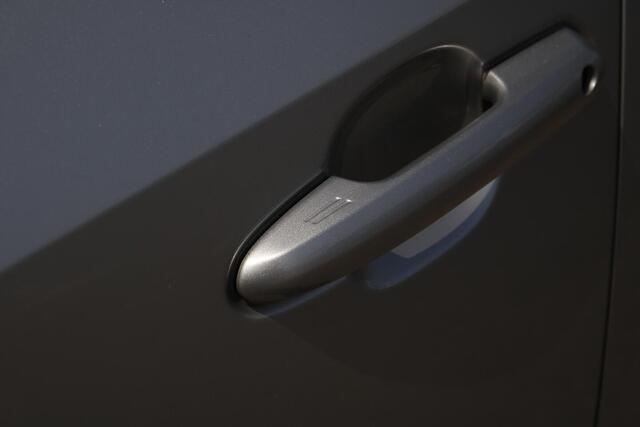 Toyota RAV4 2.5 Hybrid Bi-Tone Paul | 01-11