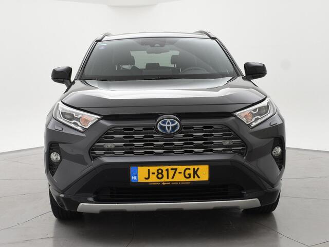 Toyota RAV4 2.5 HYBRID AWD BI-TONE + TREKHAAK | CARPLAY | CAMERA | STUUR/STOELVERWARMING
