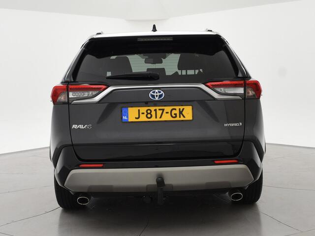 Toyota RAV4 2.5 HYBRID AWD BI-TONE + TREKHAAK | CARPLAY | CAMERA | STUUR/STOELVERWARMING