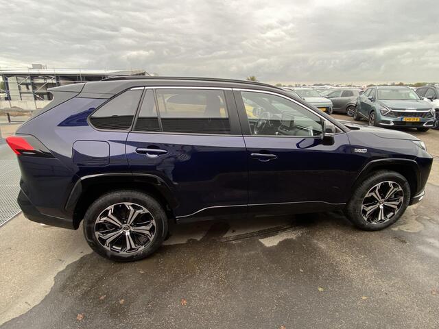 Toyota RAV4 2.5 Plug-in Hybrid AWD Bi-Tone Plus Limited Incl: Dode hoek detectie - AppleCarPlay/AndroidAuto, Stoel en Stuurverwarming, LM velgen, Parkeer hulp camera