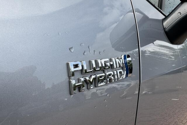 Toyota RAV4 2.5 Plug-in Hybrid AWD Style Navigatie, Dodehoekdetectie, Achteruitrijcamera, LMV, LED, Smart Key, Stoelverwarming