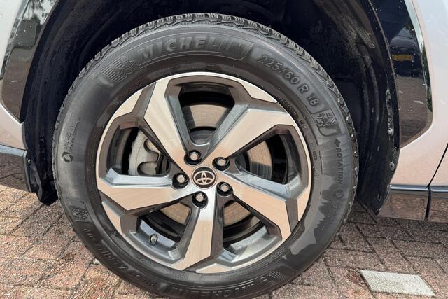 Toyota RAV4 2.5 Plug-in Hybrid AWD Style Navigatie, Dodehoekdetectie, Achteruitrijcamera, LMV, LED, Smart Key, Stoelverwarming