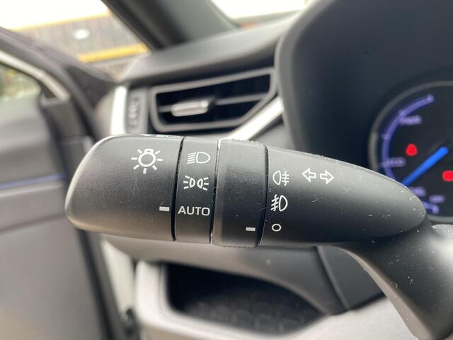 Toyota RAV4 2.5 Hybrid Style Bi Tone zwart dak ,Lage km stand! ,Incl. Bearlock ,Stoelverwarming ,Leder/Alcantara interieur ,Keyless ,Elek. bedienbare achterklep ,Adaptive cruise control