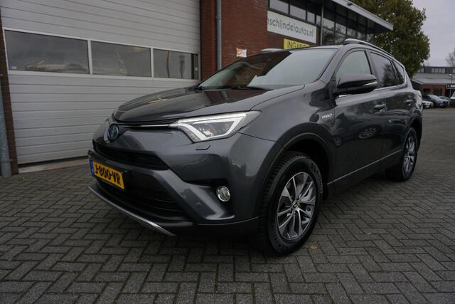 Toyota RAV4 2.5 HYBRID AWD STYLE VOLLEDIG DEALER ONDERHOUDEN CAMERA TREKHAAK KEYLESS STOELVERWARMING XENON/LED NAVI CLIMA CRUISE PDC V+A LMV PRIVACYGLAS ENZ...