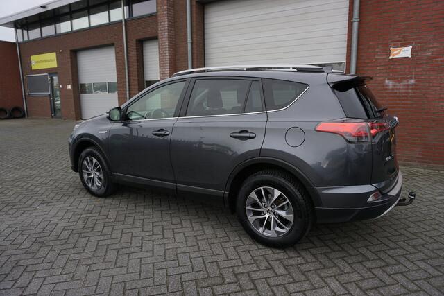 Toyota RAV4 2.5 HYBRID AWD STYLE VOLLEDIG DEALER ONDERHOUDEN CAMERA TREKHAAK KEYLESS STOELVERWARMING XENON/LED NAVI CLIMA CRUISE PDC V+A LMV PRIVACYGLAS ENZ...