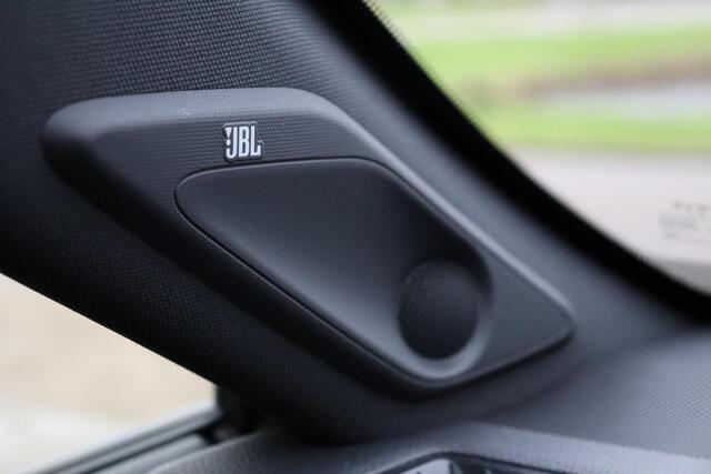 Toyota RAV4 2.5 Hybrid AWD Black Edition, Apple Carplay / Android Auto, JBL Audio, Parkeersensoren, Achteruitrijcamera, Camerabeeld in binnenspiegel