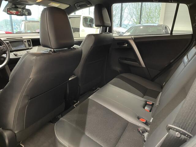 Toyota RAV4 2.5 Hybrid AWD Style | fabrieksnavi | trekhaak | stoelverwarming| LM velgen |