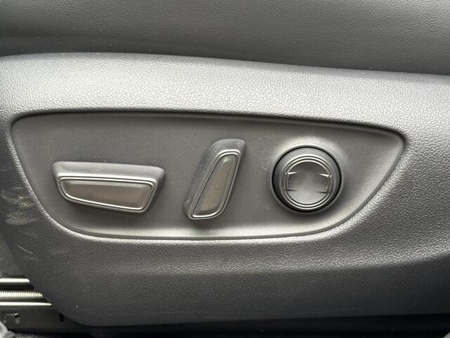 Toyota RAV4 2.5 Hybrid Dynamic Ultimate **LEDER BEKLEED/ STOEL EN STUURWIELVERWARMING/ PARKEERSENSOREN/ ELEKTRISCHE VOORSTOEL/ GARANTIE**