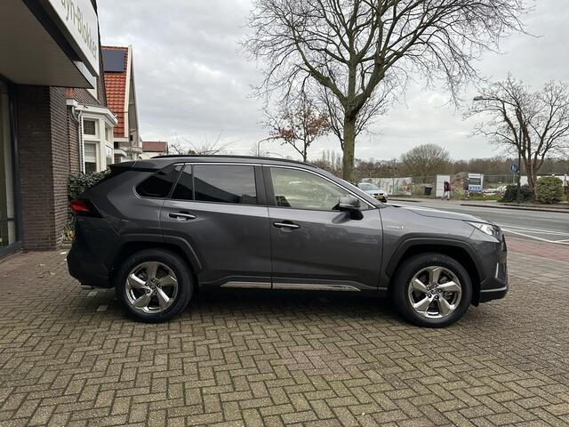 Toyota RAV4 2.5 Hybrid Style 1e eigenaar / dealeronderhouden / slechts 10.691 km!! / auto is als nieuw / origineel Nederlandse auto / Toyota 10 jaar garantie-programma / Toyota pechhulppas / Trekhaak