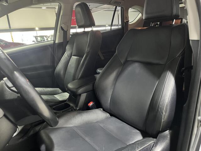 Toyota RAV4 2.5 Hybrid AWD Executive | Trekhaak | BSM| Leer | All season banden | Dealer onderhouden |