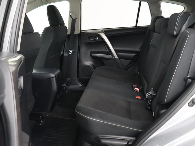 Toyota RAV4 2.5 Hybrid AWD Dynamic | Stoel & stuurverwarming | Adaptive cruise | Trekhaak | Camera | Navigatie | Climate control | Bluetooth