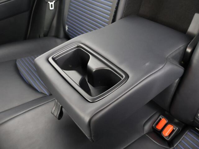 Toyota RAV4 2.5 EXECUTIVE PACK BITONE SCHUIFDAK GARANTIE 2029 LEDER. CAMERA. CARPLAY NAVIGATIE. ELEKTRISCHE ACHTERKLEP