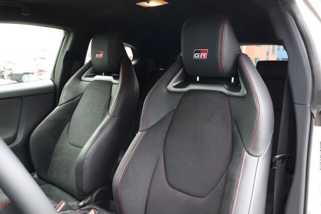 Toyota YARIS 1.6-l Turbo GR High Performance 261 PK - Carbon dak