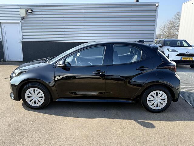 Toyota YARIS 1.5 Hybrid Active Apple Carplay en/of Android navigatie, Achteruitrijcamera, Adaptieve cruise control, Lane assist, Climate control, BTW-auto,