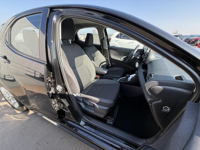 Toyota YARIS 1.5 Hybrid Active Apple Carplay en/of Android navigatie, Achteruitrijcamera, Adaptieve cruise control, Lane assist, Climate control, BTW-auto,