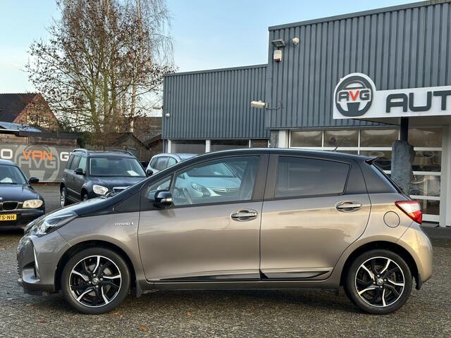 Toyota YARIS 1.5 Hyb. Bi-Tone Aut*5DR*Camera*LED*CLIMA*STOELVW*MF STUUR