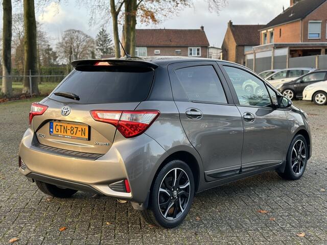 Toyota YARIS 1.5 Hyb. Bi-Tone Aut*5DR*Camera*LED*CLIMA*STOELVW*MF STUUR