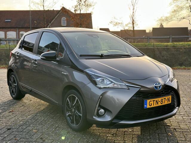 Toyota YARIS 1.5 Hyb. Bi-Tone Aut*5DR*Camera*LED*CLIMA*STOELVW*MF STUUR