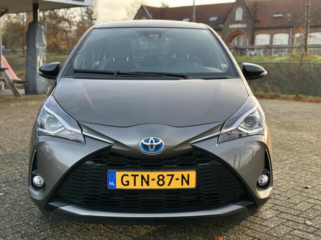 Toyota YARIS 1.5 Hyb. Bi-Tone Aut*5DR*Camera*LED*CLIMA*STOELVW*MF STUUR