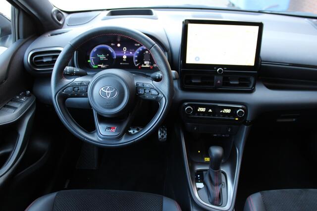 Toyota YARIS 1.5 Hybrid 130pk! GR Sport | Navi | PDC | Stoel -/ Stuurwielverw