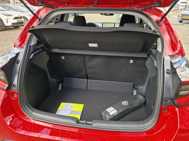 Toyota YARIS 1.5 Hybrid 115 First Edition stoel en stuurverwarming | parkeersensoren