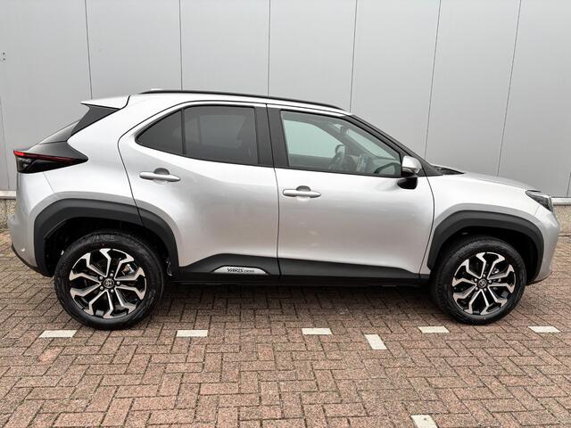 Toyota YARIS Cross 1.5 Hybrid 115 First Edition Automaat BSM,Parkeersensoren ,Apple Carplay Android Auto,Stoelverwarming,Stuurverwarming