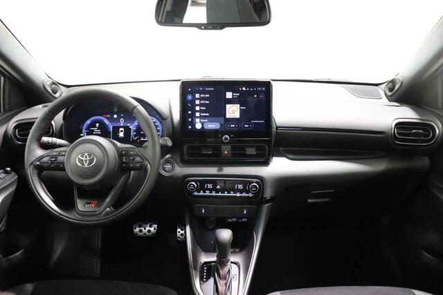 Toyota YARIS 1.5 Hybrid 130 GR Sport, BSM, Draadloos Apple Carplay & Android Auto, Pano dak, Stoel & Stuurverwarming, Parkeersensoren!