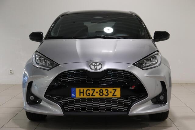 Toyota YARIS 1.5 Hybrid 130 GR Sport, BSM, Draadloos Apple Carplay & Android Auto, Pano dak, Stoel & Stuurverwarming, Parkeersensoren!