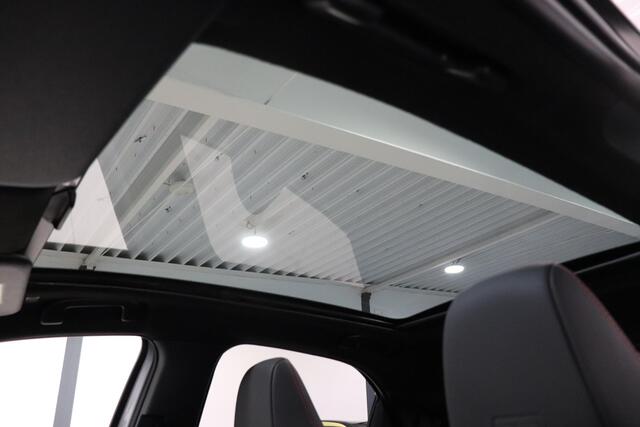 Toyota YARIS 1.5 Hybrid 130 GR Sport, BSM, Draadloos Apple Carplay & Android Auto, Pano dak, Stoel & Stuurverwarming, Parkeersensoren!