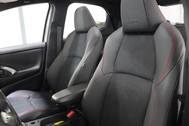 Toyota YARIS 1.5 Hybrid 130 GR Sport, BSM, Draadloos Apple Carplay & Android Auto, Pano dak, Stoel & Stuurverwarming, Parkeersensoren!