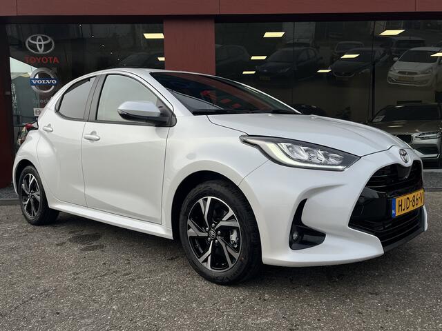 Toyota YARIS 1.5 Hybrid 115 First Edition | Navi | Carplay | Keyless | ACC | Camera