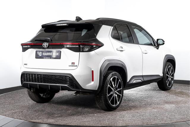 Toyota YARIS Cross 1.5 Hybrid 115 PK GR Sport | Dig. Cockpit | Adapt. Cruise | Stoel-+Stuurverw. | PDC | Camera | NAV + App. Connect | ECC | LM 18" | 7949