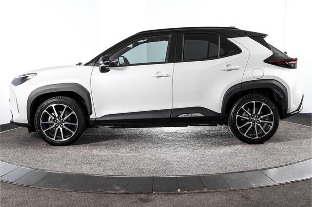 Toyota YARIS Cross 1.5 Hybrid 115 PK GR Sport | Dig. Cockpit | Adapt. Cruise | Stoel-+Stuurverw. | PDC | Camera | NAV + App. Connect | ECC | LM 18" | 7949