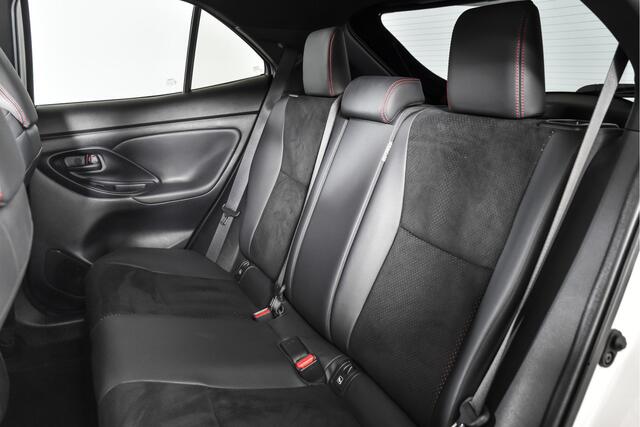 Toyota YARIS Cross 1.5 Hybrid 115 PK GR Sport | Dig. Cockpit | Adapt. Cruise | Stoel-+Stuurverw. | PDC | Camera | NAV + App. Connect | ECC | LM 18" | 7949