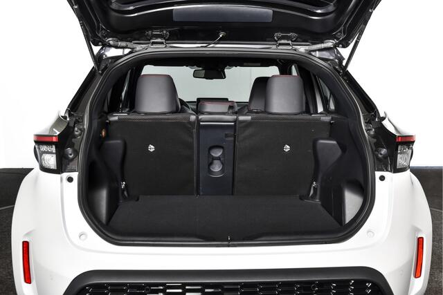 Toyota YARIS Cross 1.5 Hybrid 115 PK GR Sport | Dig. Cockpit | Adapt. Cruise | Stoel-+Stuurverw. | PDC | Camera | NAV + App. Connect | ECC | LM 18" | 7949