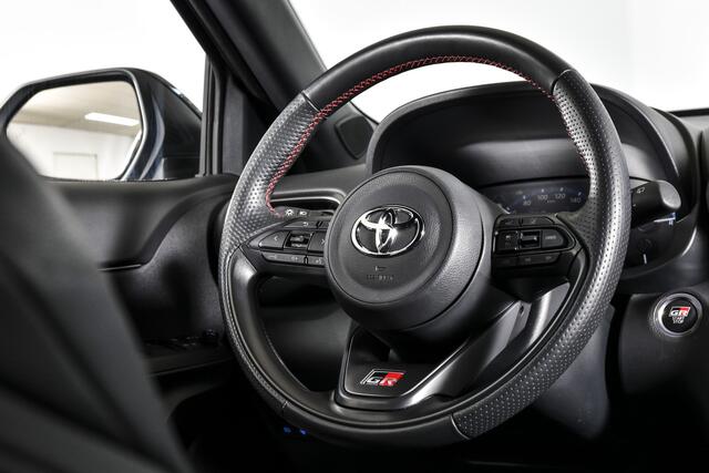 Toyota YARIS Cross 1.5 Hybrid 115 PK GR Sport | Dig. Cockpit | Adapt. Cruise | Stoel-+Stuurverw. | PDC | Camera | NAV + App. Connect | ECC | LM 18" | 7949